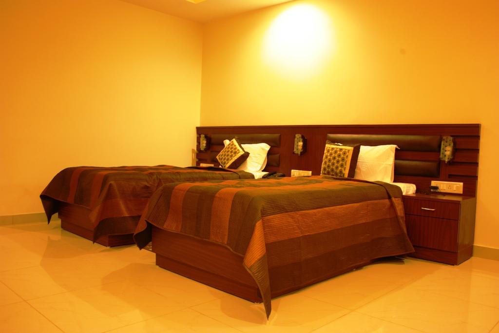 Hotel Avn Grand Ranchi Habitación foto
